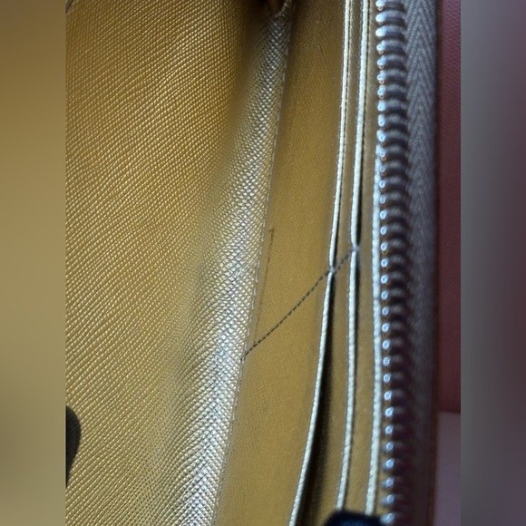 REDUCED Prada Gold Saffiano Leather zip Around Continental - Picture 13 of 15